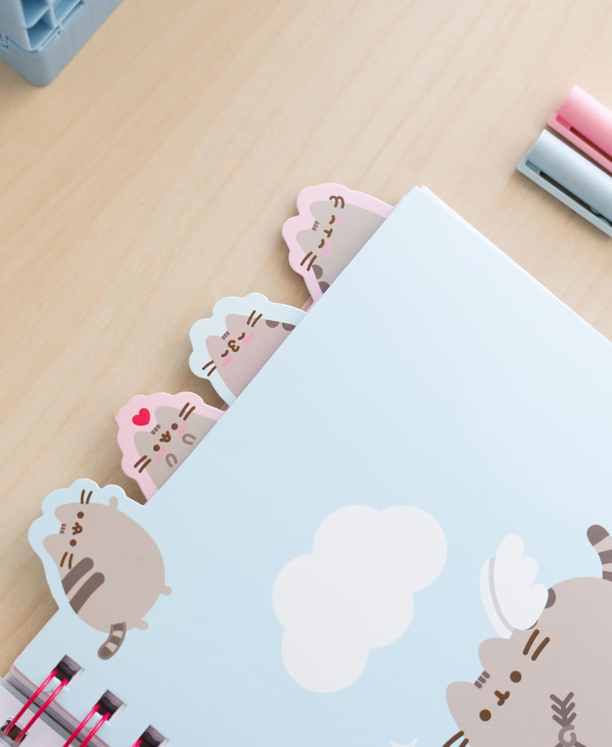 Quaderno Appunti A5 Pusheen Purrfect - Quaderno Con Anelli Bullet Journal Puntinato Diviso in Sezioni Con 4 Separatori E Copertina Morbida, 160 Pagine | Scuola Cancelleria, Diario Personale